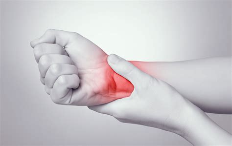 Что делать, если болит сустав запястья правой руки?
